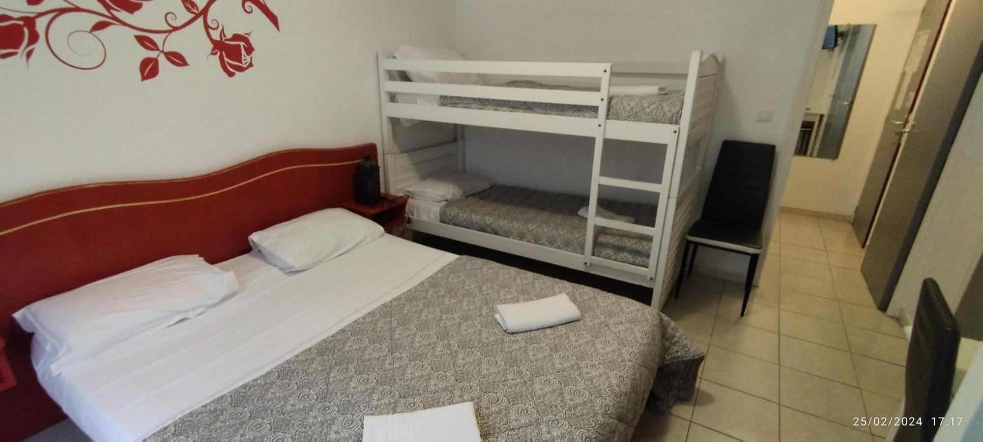 Hotel Camille 2*